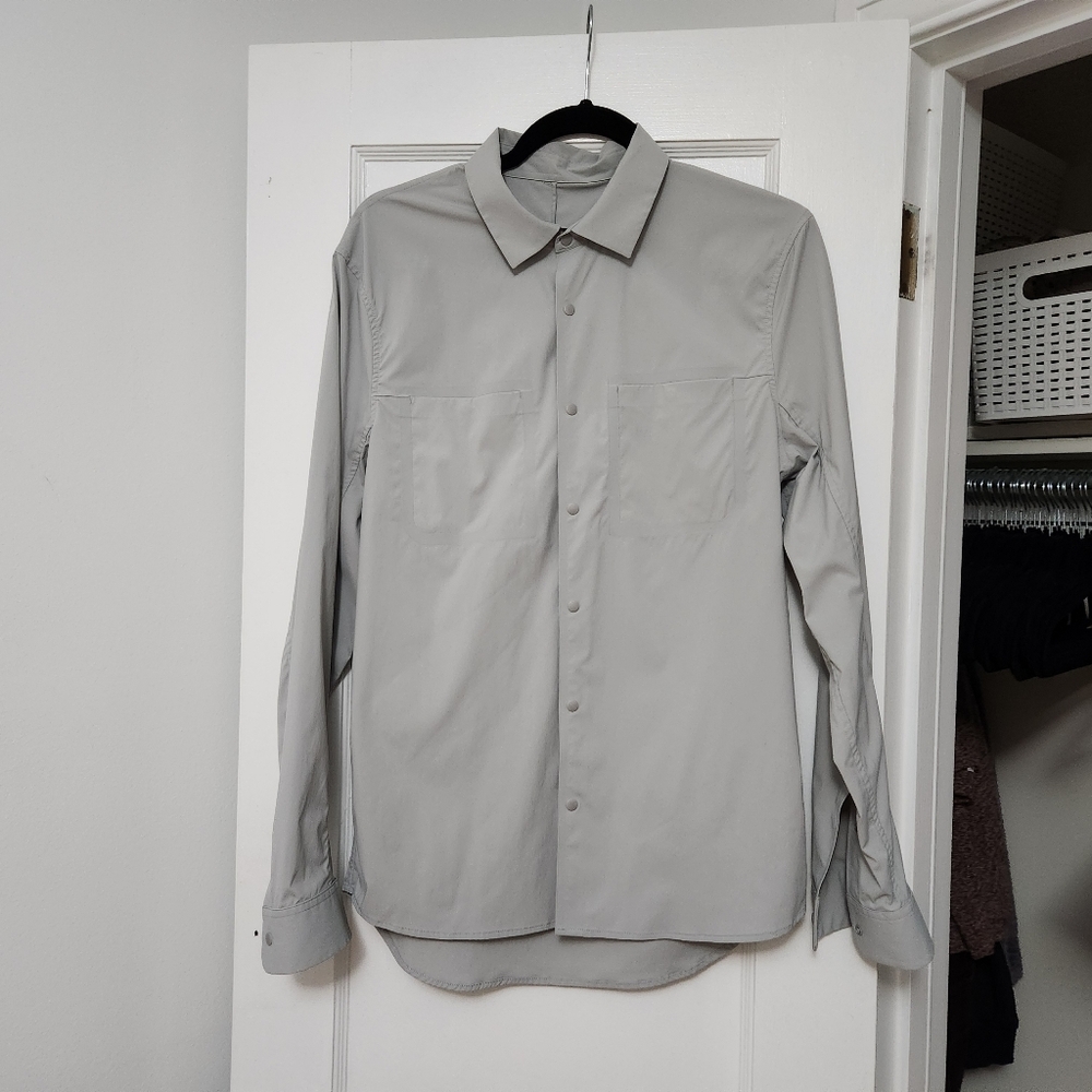 Lululemon Mens Button Down size medium in grey